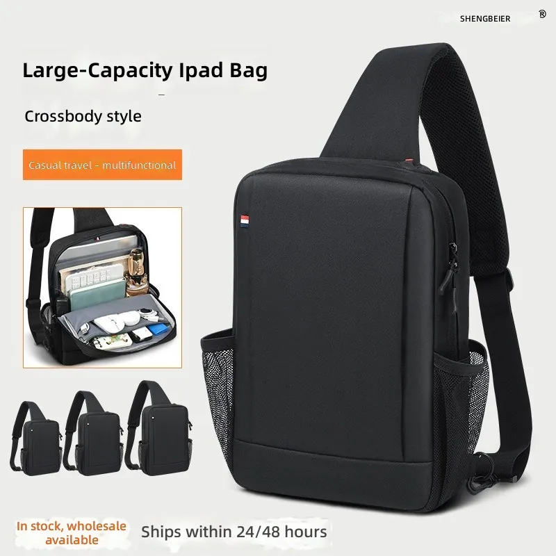Tablet Shoulder Bag - 大容量iPadバッグ メンズ用 クロスボディストラップ付き アウトドアスポーツ ヘッドホンホール ショルダータブレット収納バッグ